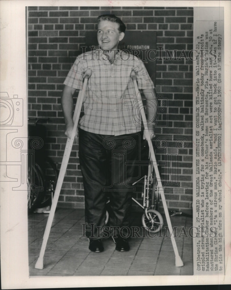 1962 Press Photo Mario Wallenda leaves Detroit hospital on crutches - mjc23085 - Historic Images