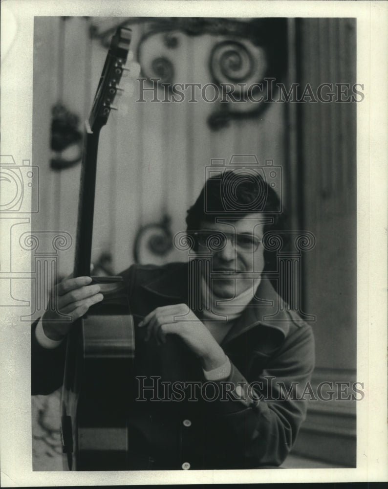 1975 Press Photo Jeffrey Van, at the Conservatory - mjc23110 - Historic Images