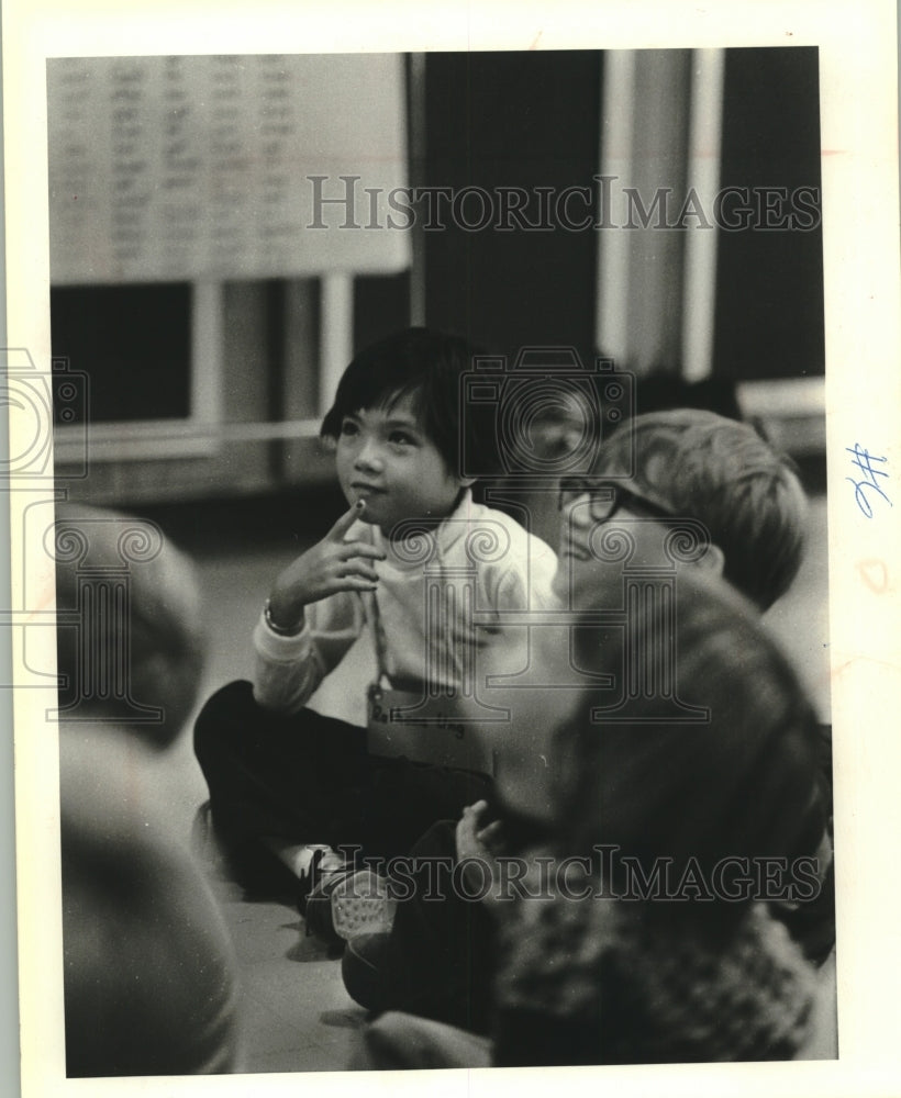 1980, Children concentrate on teacher and alphabet - mjc23123 - Historic Images