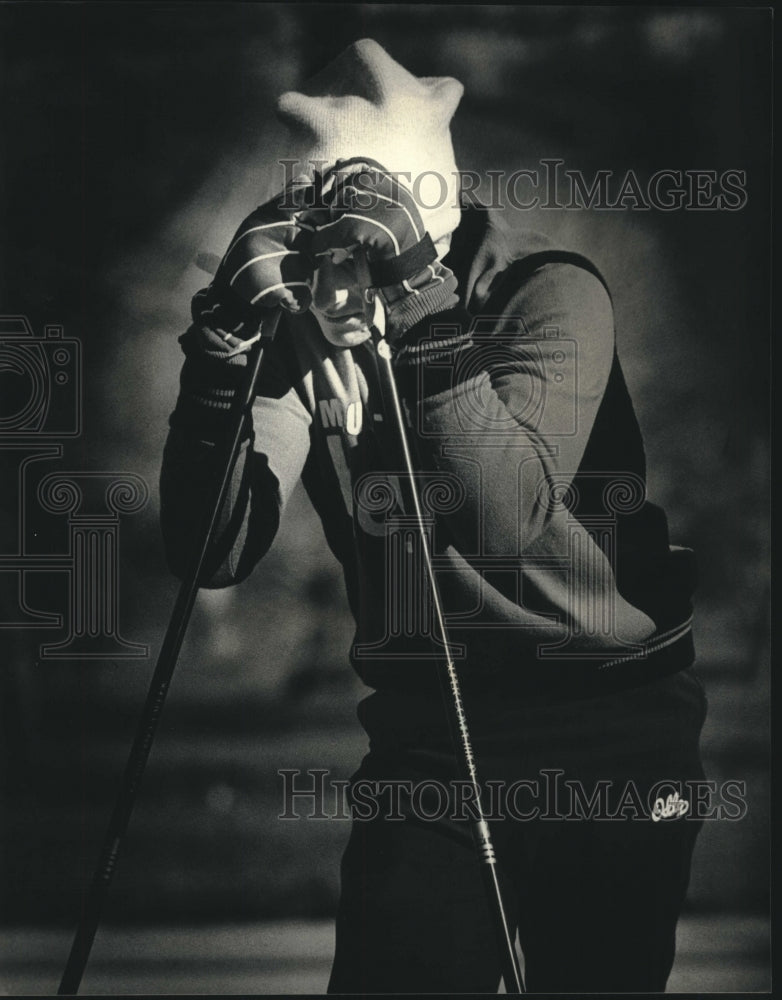 1986 Press Photo Jon Antonneau recovered after a roller skiing workout - Historic Images