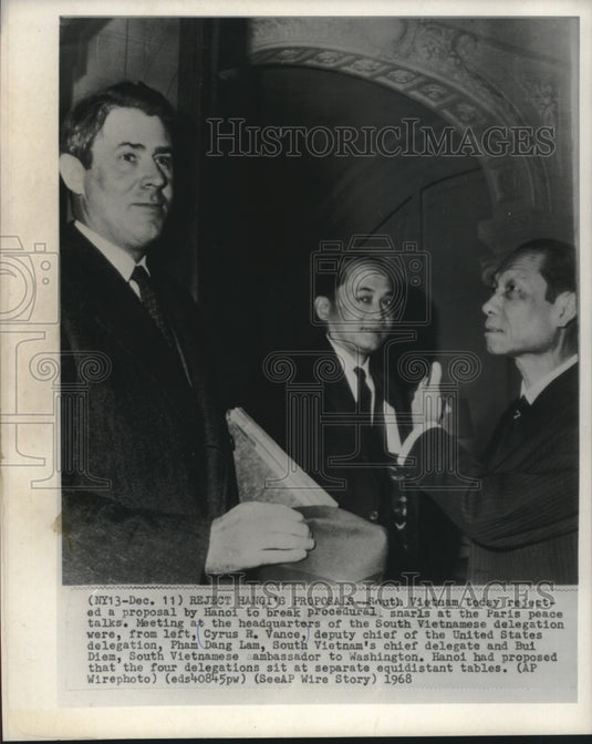 1968, Cyrus Vance & South Vietnamese delegates at Paris peace talks - Historic Images