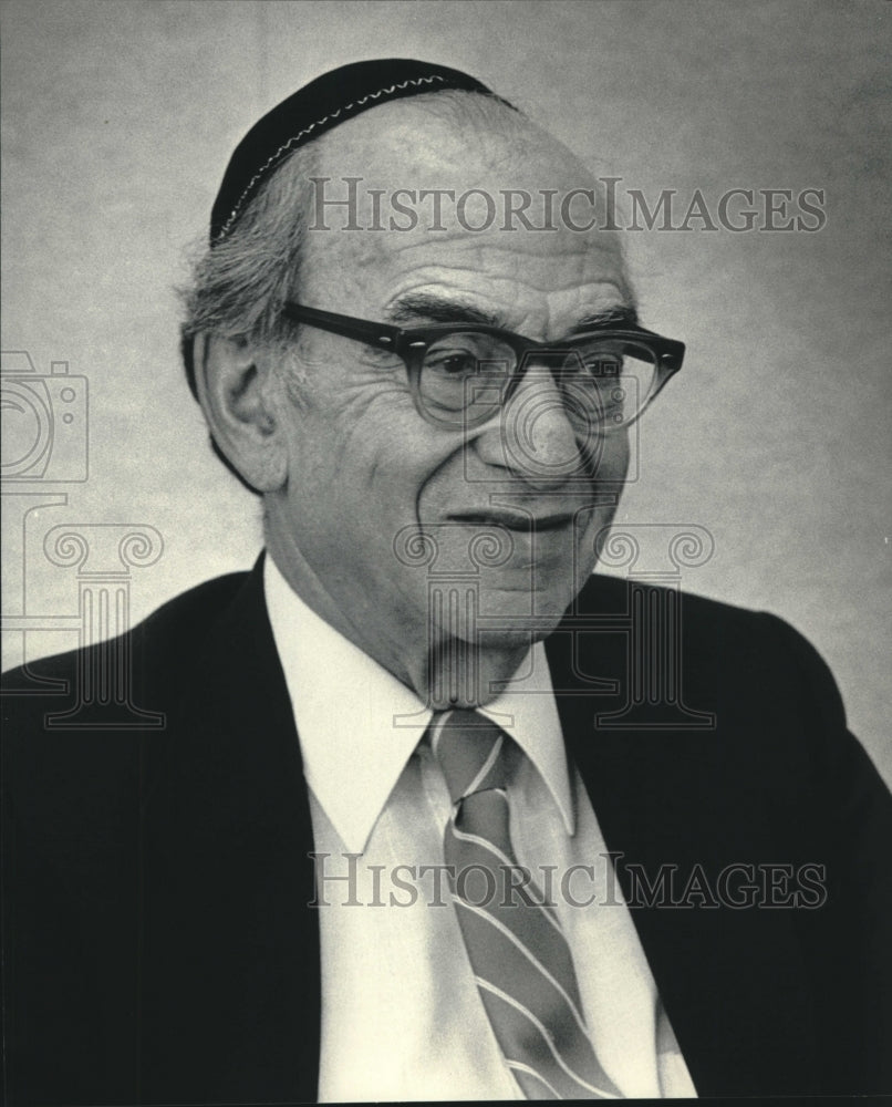 1984 Rabbi Louis J. Swichkow of Beth El Ner Tamid Synagogue, Mequon. - Historic Images