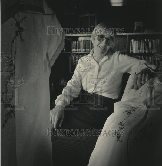 1985, Milwaukee's missionary nun, Sister Carol Thresher - mjc23279 - Historic Images