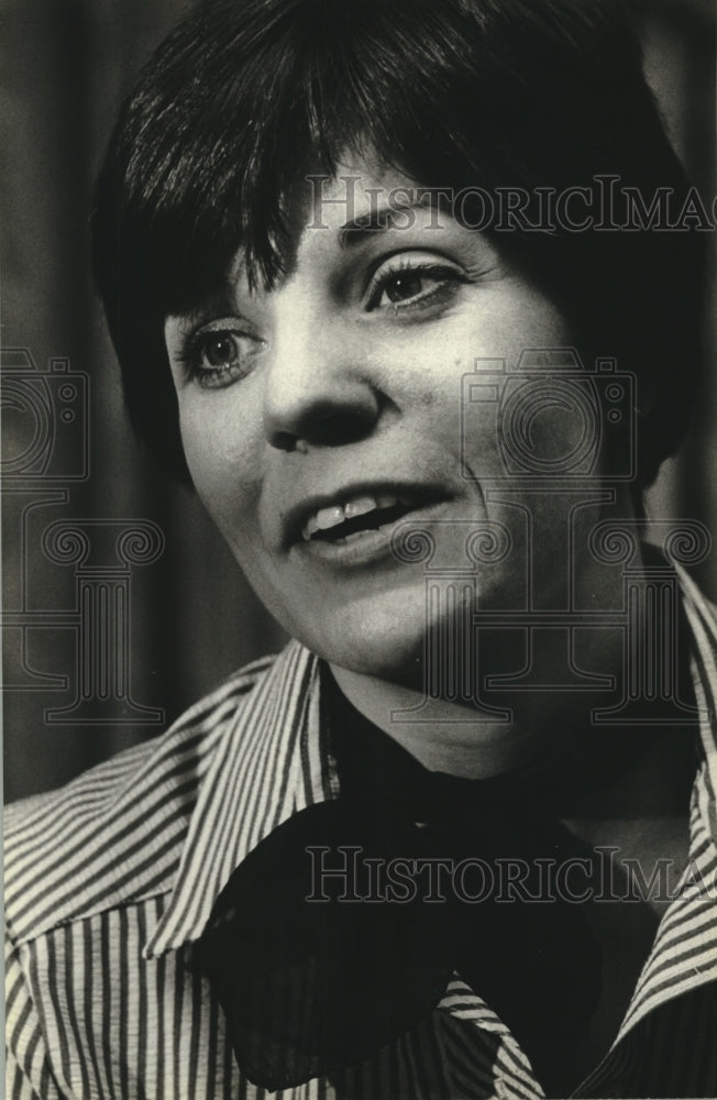 1980, Mary Tenwinkel of the Milwaukee Investment Analysts Society - Historic Images