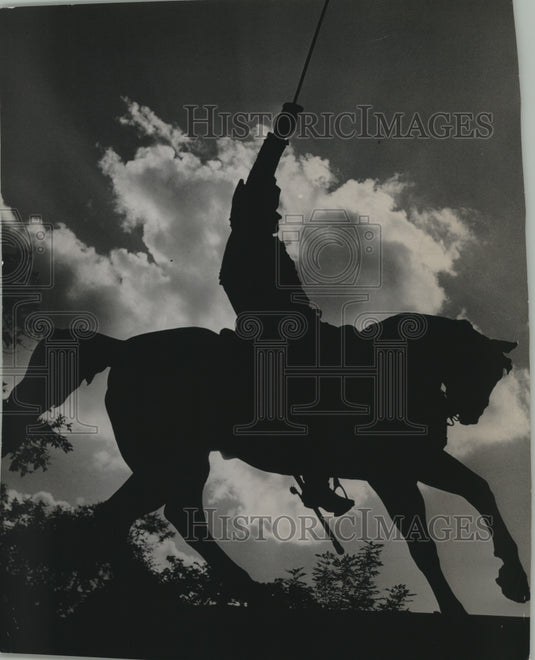 1950 Milwaukee, Wisconsin's Kosciusko Statue - Historic Images