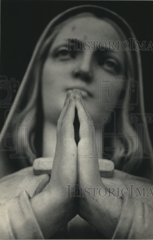 1987, Statue of Mary Praying, Milwaukee - mjc23299 - Historic Images