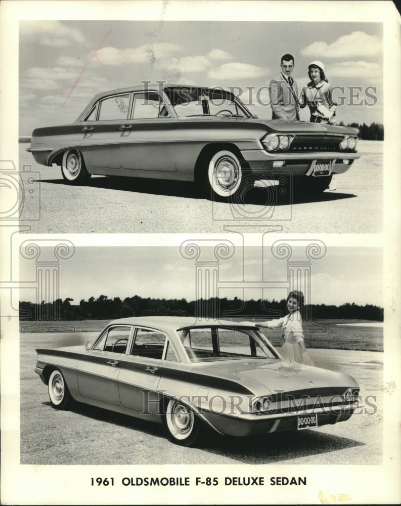 1960 Press Photo Models pose with Oldsmobile F-85 deluxe sedan - mjc23334 - Historic Images