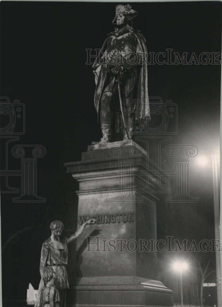 1954 Press Photo Statue of George Washington in Milwaukee, Wisconsin - mjc23361- Historic Images