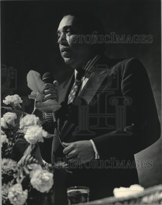 1985 Author Wallace Terry, speaking at meeting - Historic Images
