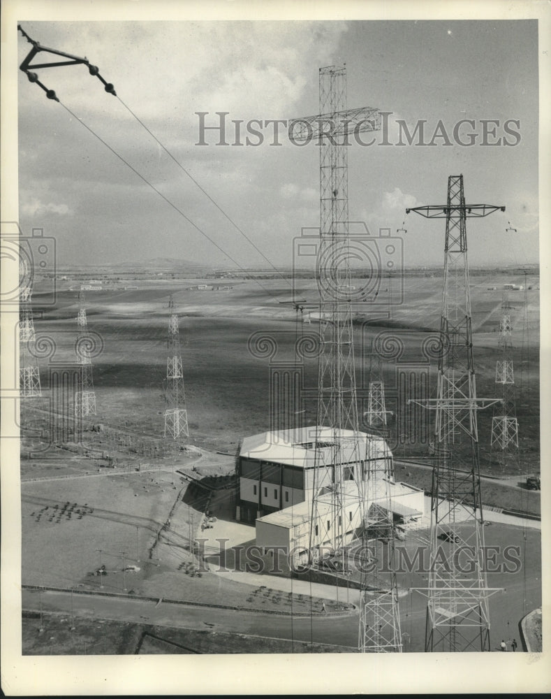 1957 Press Photo Broadcasting tower, shape of cross, Vatican City, Rome - Historic Images