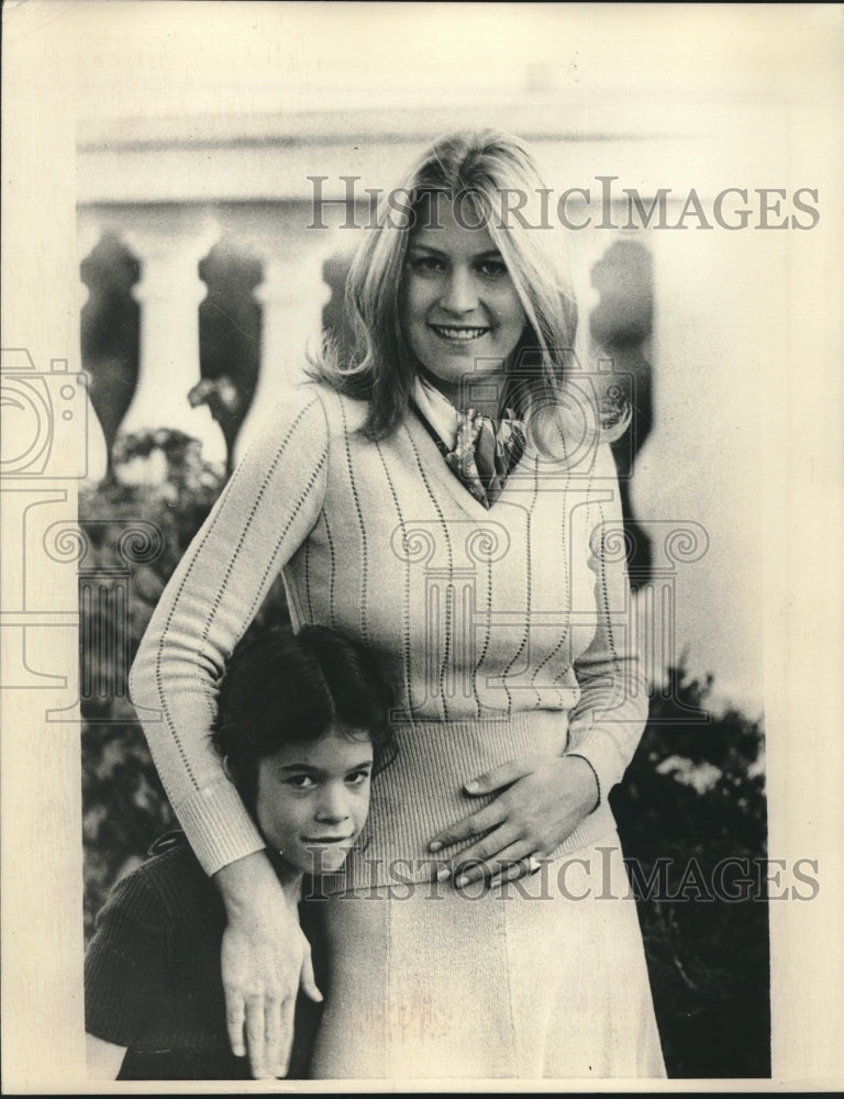 1974 Press Photo Susan Ford with Anne Abbruzzese at the White House - mjc23467 - Historic Images
