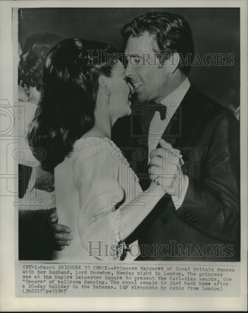 1967 Press Photo Princess Margaret and Lord Snowdon, dancing in London. - Historic Images