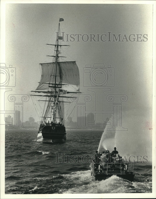 1990 The HMS Rose was welcomed to Milwaukee for Miller Maritime Days - Historic Images