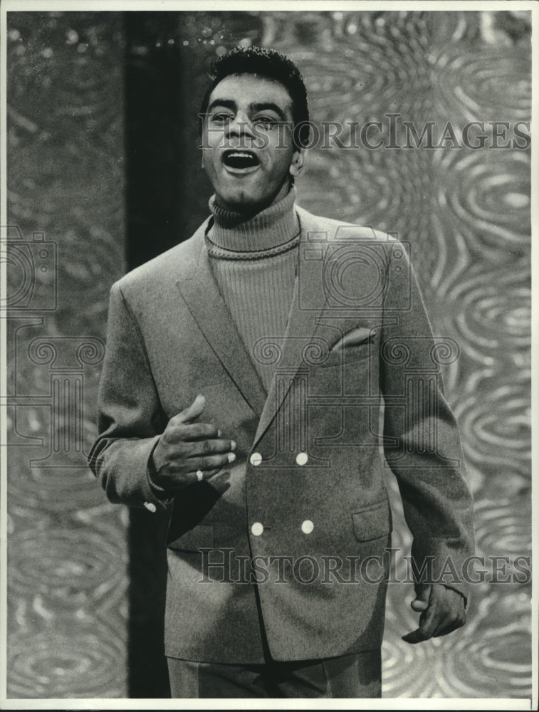 1975 Johnny Mathis&#39; distinct style shot him to overnight success - Historic Images