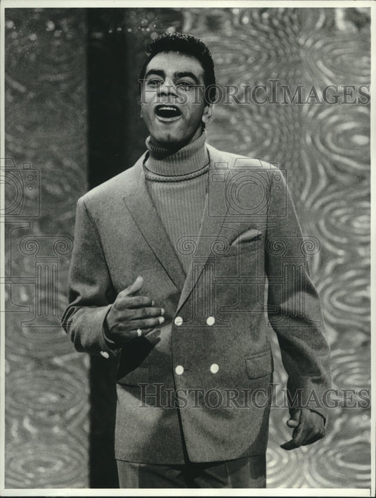 1975 Johnny Mathis' distinct style shot him to overnight success - Historic Images