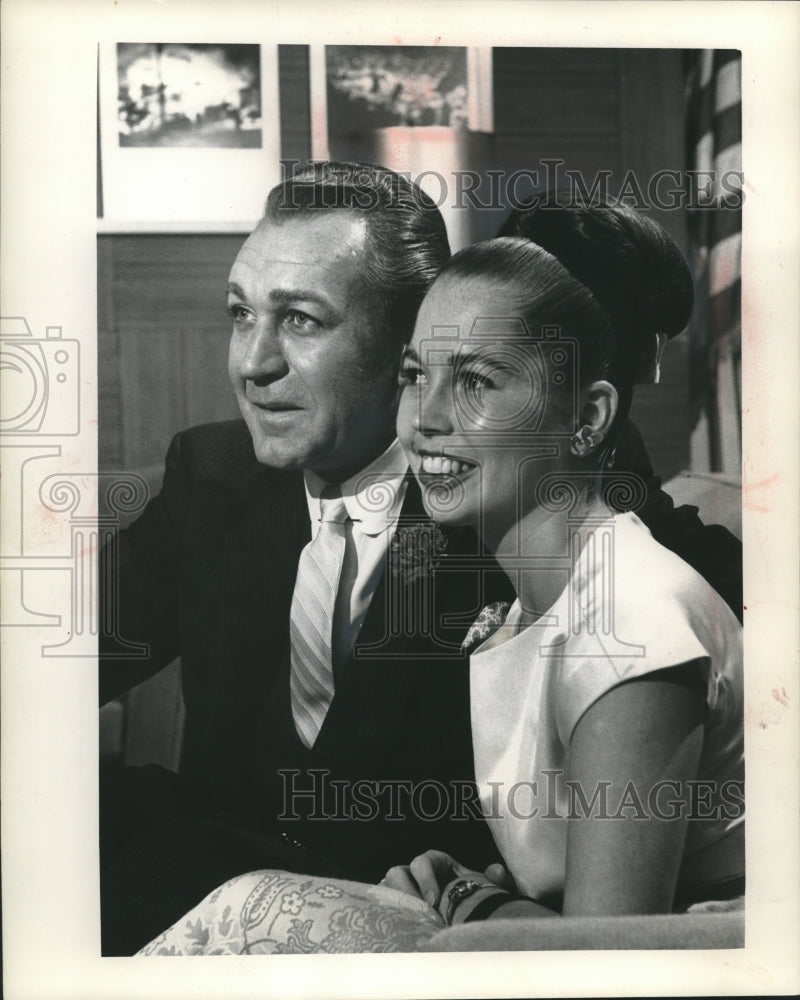 1961 Press Photo Actor Forrest Tucker with Fiancee, Marilyn Fisk - mjc23624 - Historic Images