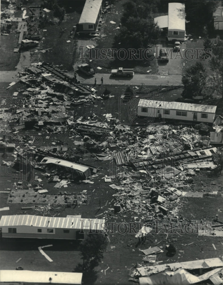 1985 Mobile Homes at Bader's Villa Estates Destroyed in Storm - Historic Images