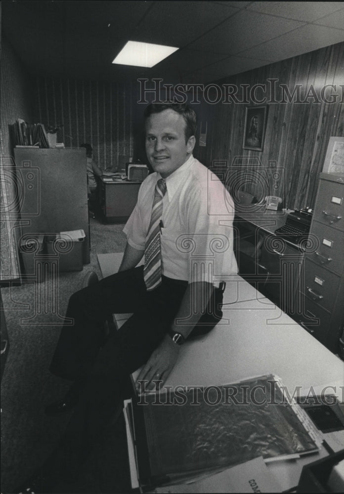 1977 Press Photo Dick Stotz of the Young Men&#39;s Christian Association - Historic Images