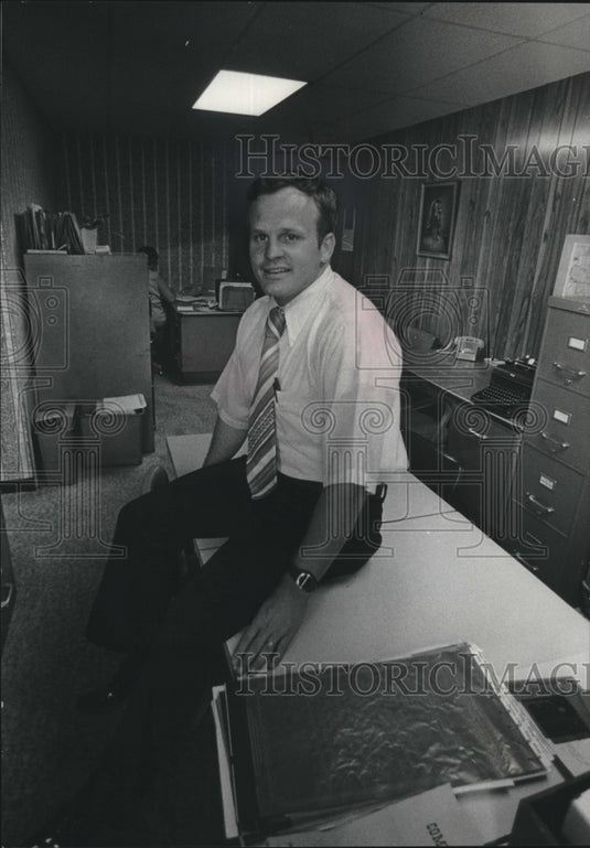 1977 Press Photo Dick Stotz of the Young Men's Christian Association - Historic Images