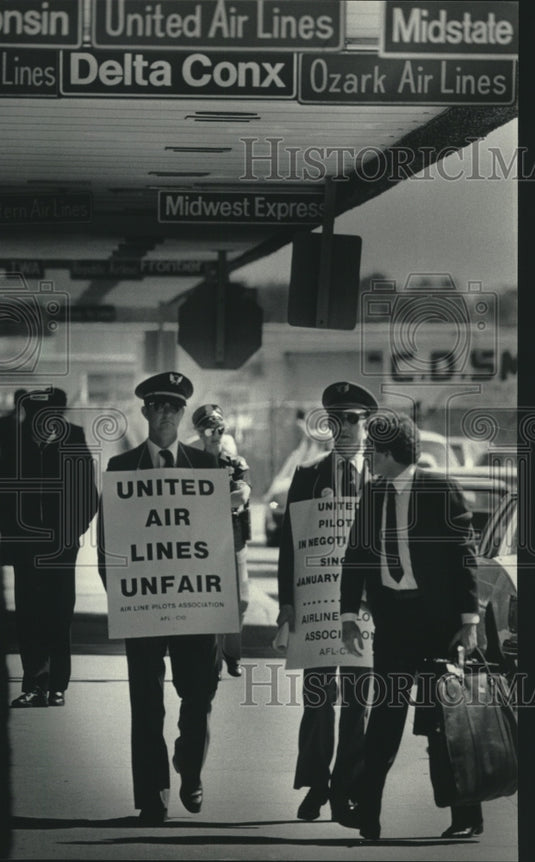 1985, United Airlines Pilots Picketing at Mitchell Field in Wisconsin - Historic Images