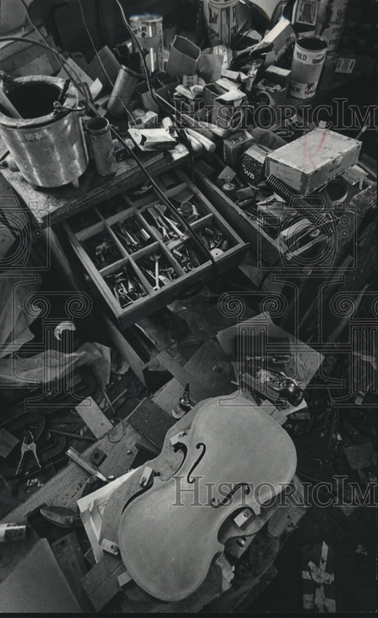 1978 Press Photo Shop of Louis Robson-Ropson, Wisconsin String Instrument Maker - Historic Images