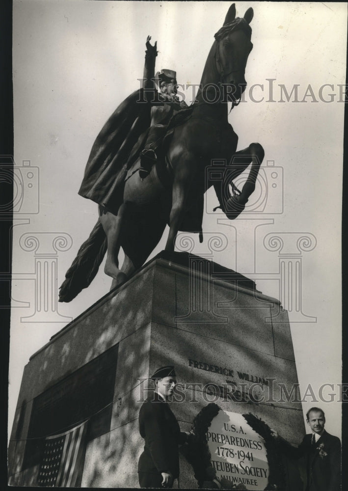 1941, Wreath placed on Gen.Baron Frederick William von Steuben statue - Historic Images