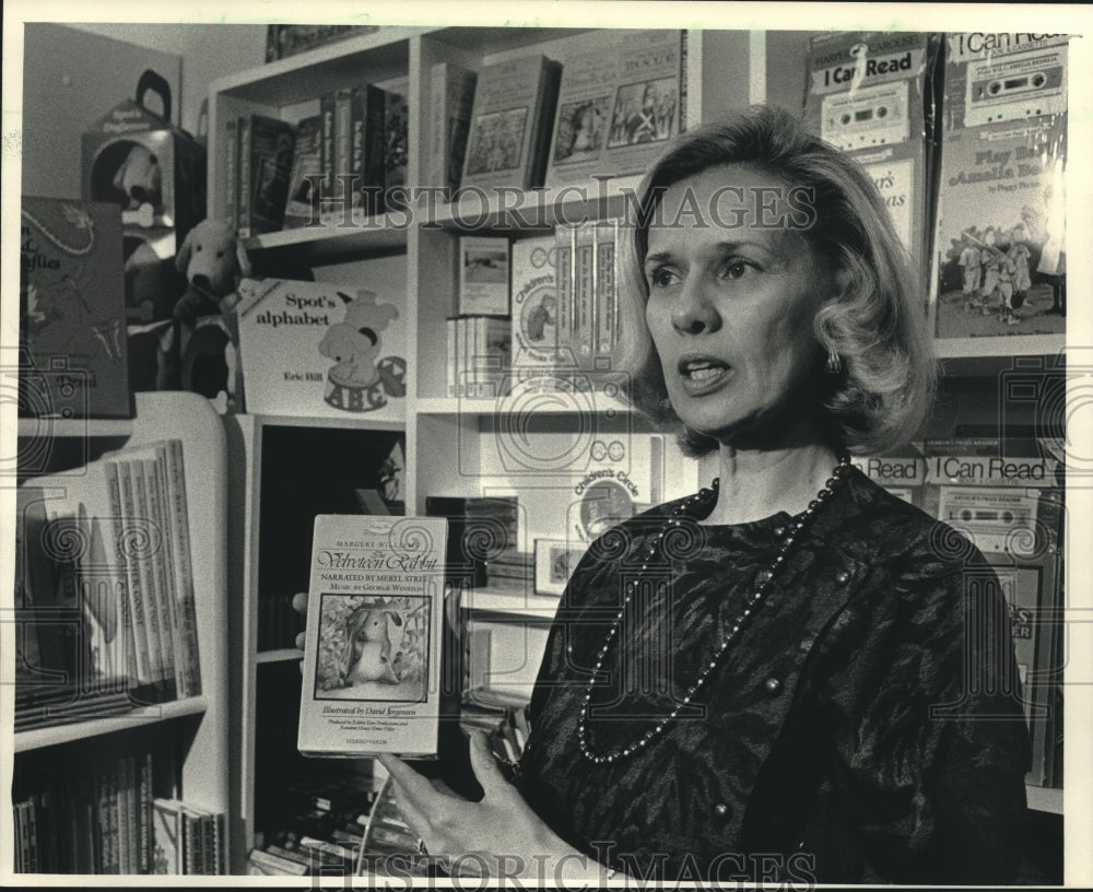 1986 Owner of Book Bay on Sowner Avenue, Patricia Van Alyea - Historic Images