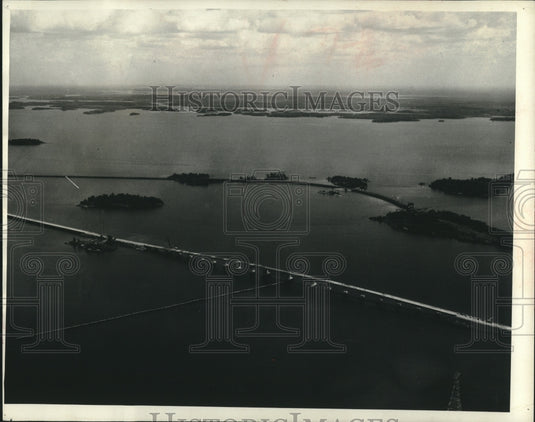 1963 Press Photo Rainy Lake causeway links Canada's Highway 11, Minnesota HWY 11 - Historic Images