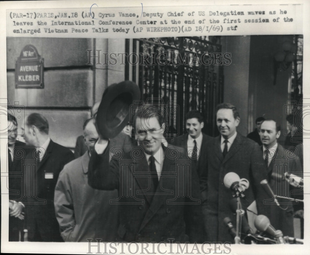 1969, Cyrus Vance leaves Vietnam Peace Talks in Paris - mjc23756 - Historic Images
