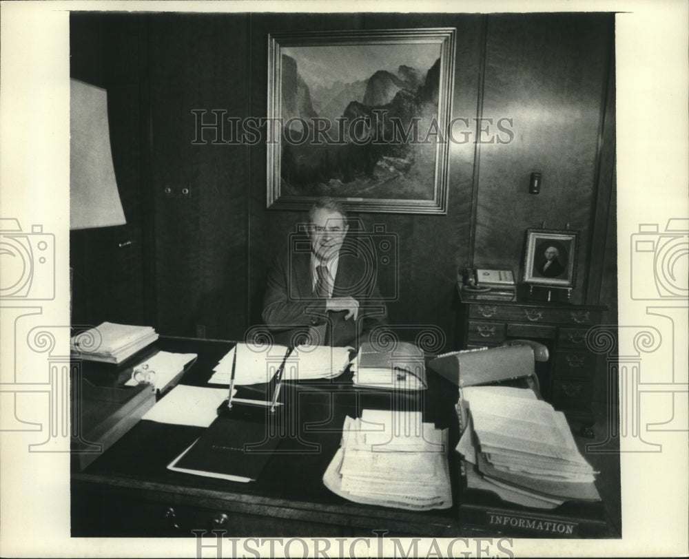 1977 Press Photo Secretary of State Cyrus Vance takes over his new post - Historic Images