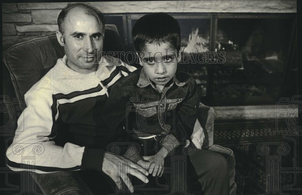 1981 Press Photo Imran Ullah with his surgeon-benefactor, Mazhar Jan, Milwaukee - Historic Images