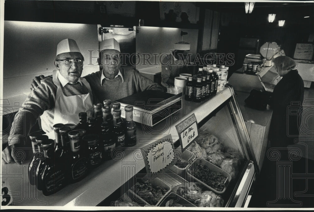1991 Press Photo Bob &amp; Erv Literski started Tower Chicken on S. 6th St. in 1947. - Historic Images