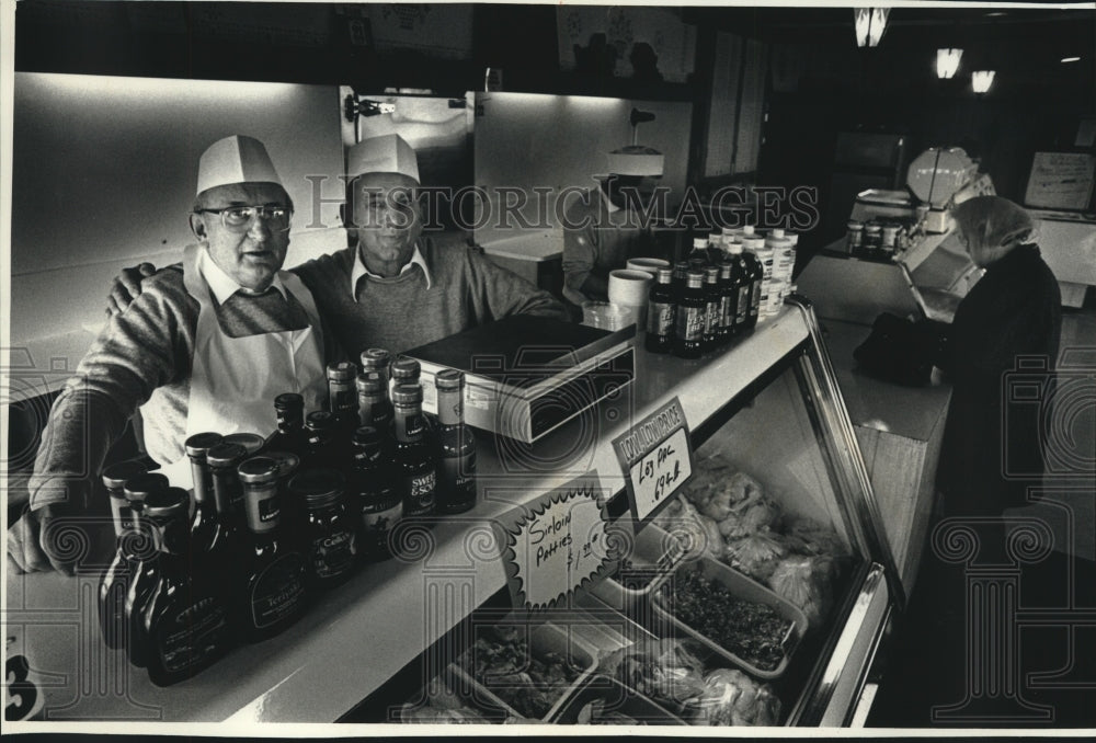 1991 Press Photo Bob & Erv Literski started Tower Chicken on S. 6th St. in 1947. - Historic Images