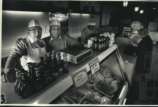 1991 Press Photo Bob & Erv Literski started Tower Chicken on S. 6th St. in 1947. - Historic Images