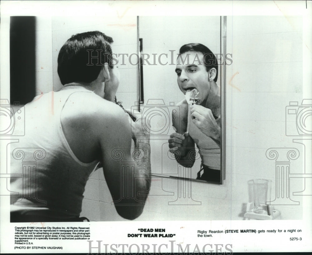 1982 Press Photo Steve Martin Shaving in "Dead Men Don't Wear Plaid" - mjc23898 - Historic Images