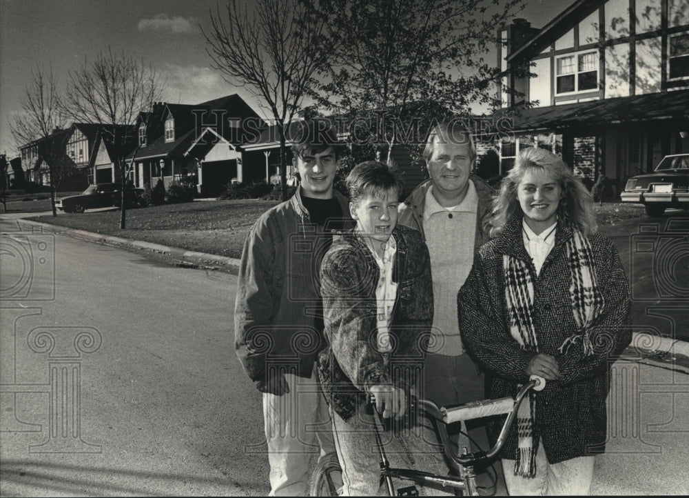 1989, Lowell Tietyen With Children At Manchester Avenue Neighborhood - Historic Images