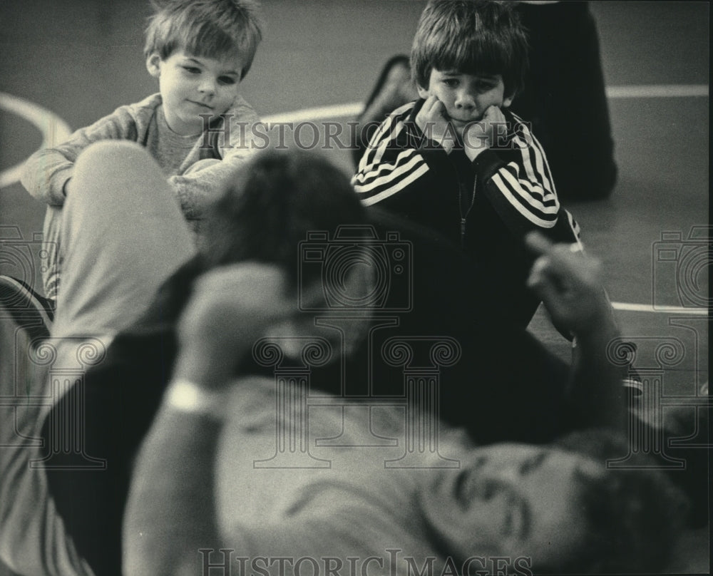 1986 Young lads observe coaches as they learn the sport of wrestling - Historic Images