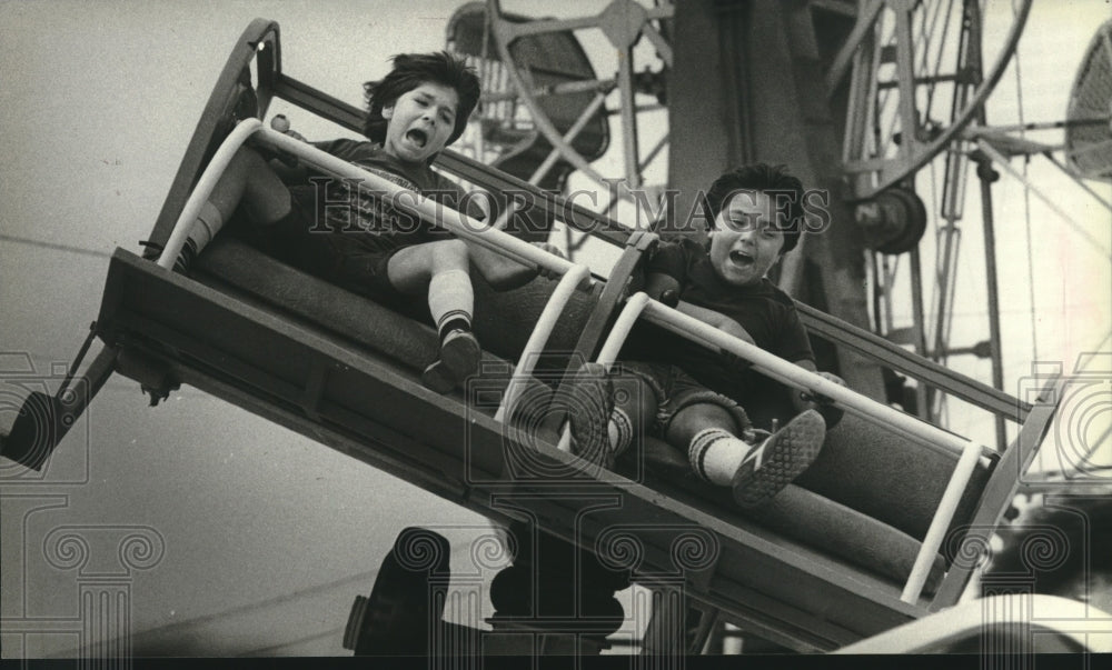 1981 Kids enjoy ride at the Summerfest midway, Milwaukee - Historic Images