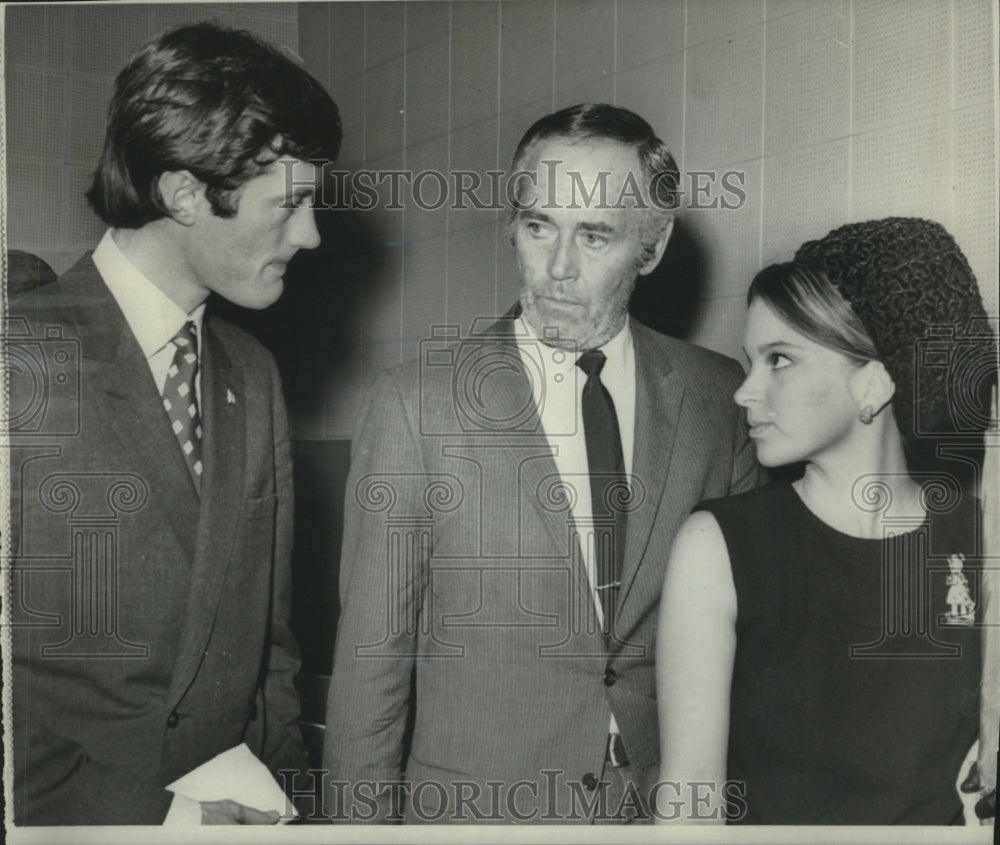 1966 Press Photo Henry Fonda with son Peter, Los Angeles Superior Court - Historic Images