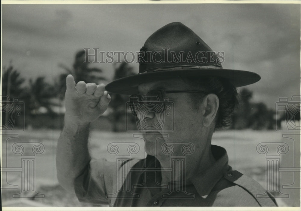 1988 Former US Marine Roger (Chick) Bamford salutes at Wake Island - Historic Images