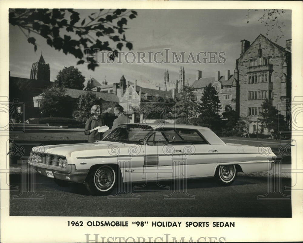 1961 Press Photo Couple outside Oldsmobile &quot;98&quot; Holiday Sports Sedan - mjc24007 - Historic Images