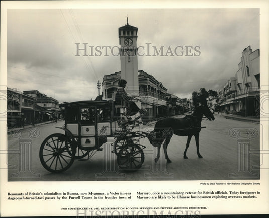 1994 Press Photo Victorian era stagecoach by the Purcell Tower in Maymyo, Burma - Historic Images