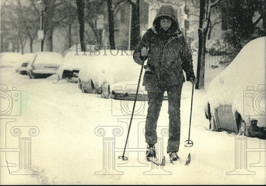 1987, Maria Lahm Skis On East Bradford Avenue After Storm, Milwaukee - Historic Images
