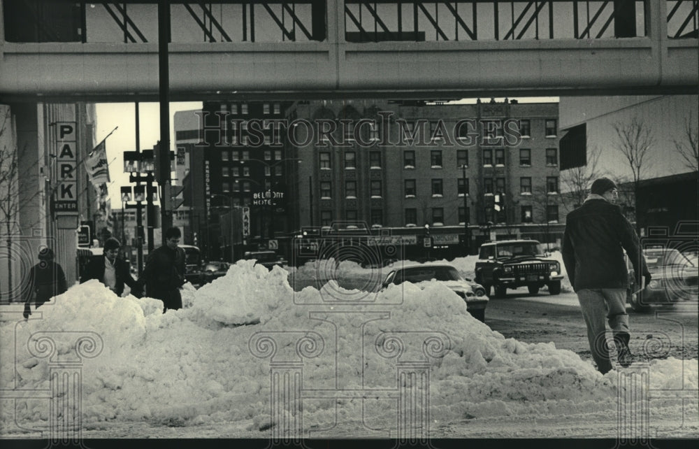 1985 Snowbank Prevents Pedestrians From Using Crosswalk. Milwaukee - Historic Images