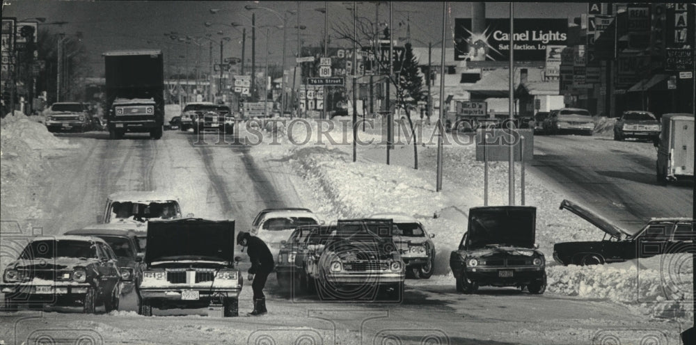 1979, Drivers and Stopped Cars in a Milwaukee Blizzard - mjc24127 - Historic Images