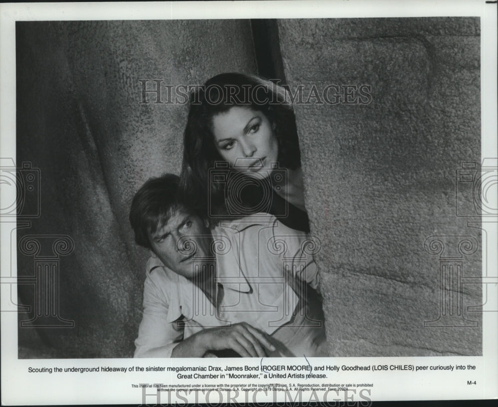 1979 Roger Moore &amp; Lois Chiles in &quot;Moonraker&quot; - Historic Images