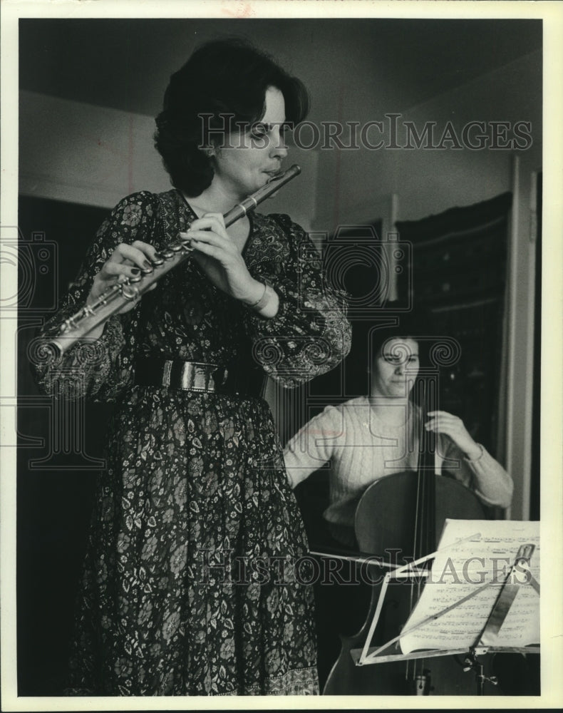 1981 Susan Sweet Performs, Llena de la Madrugada - Historic Images
