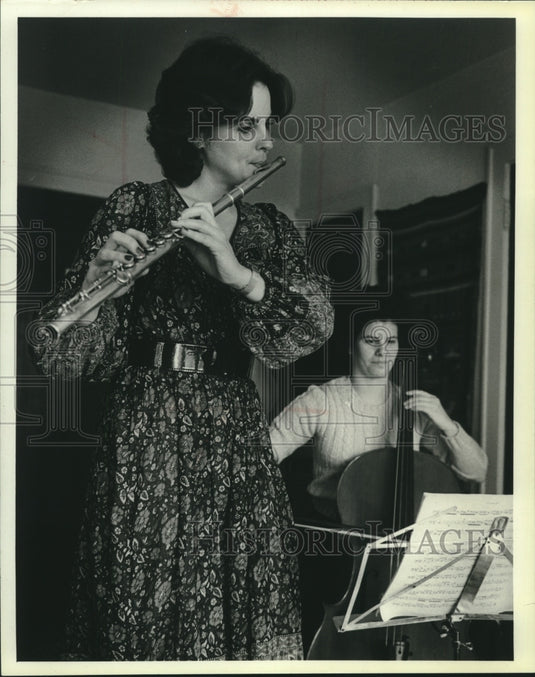 1981 Susan Sweet Performs, Llena de la Madrugada - Historic Images