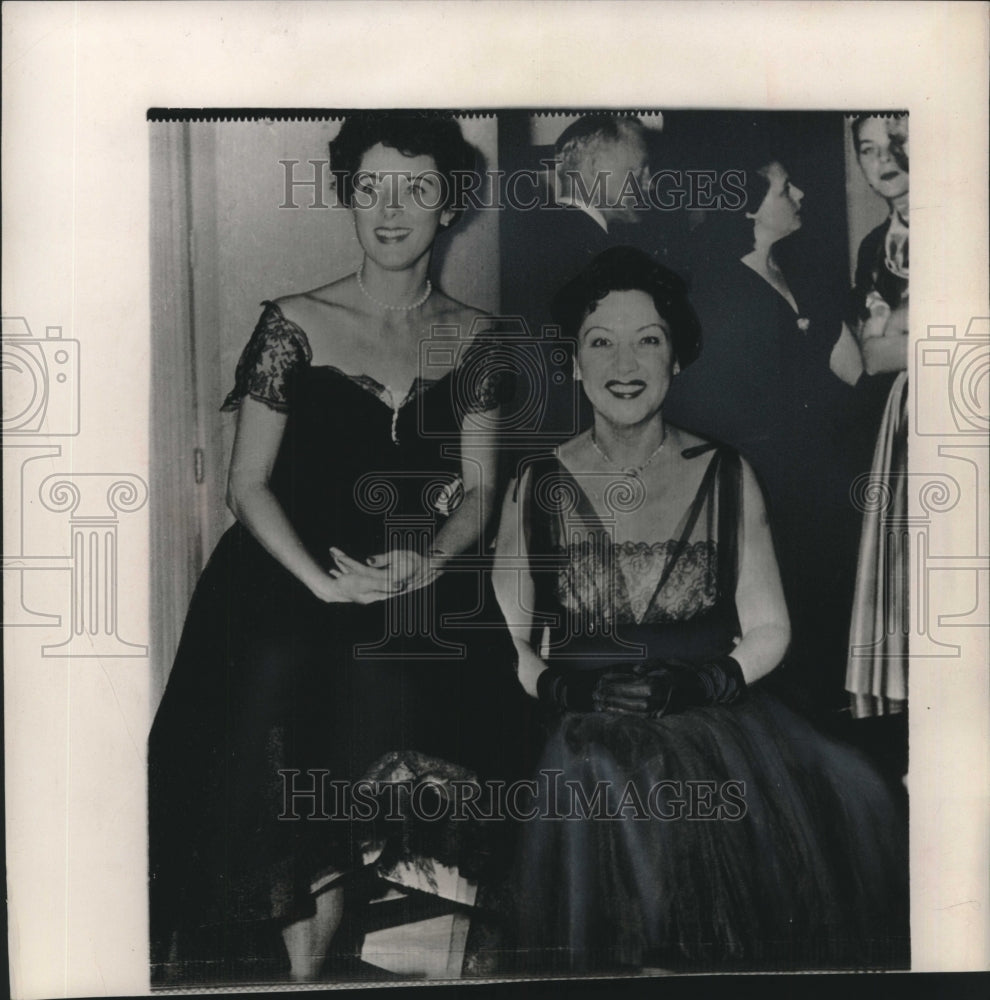 1952 Press Photo Musical comedy star Ethel Merman & other in Mexico City - Historic Images