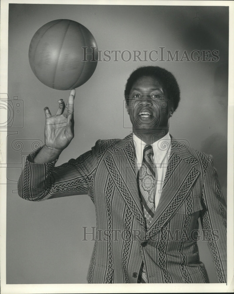 1974 Press Photo Hallie Bryant, Harlem Globetrotters player-publicity man - Historic Images